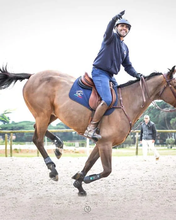 Miguel Alves em competição equestre
